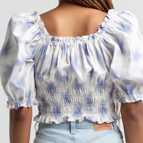 Brand: Levi’s. Size: Medium. Color: White & Purple. - Picture 2 of 3